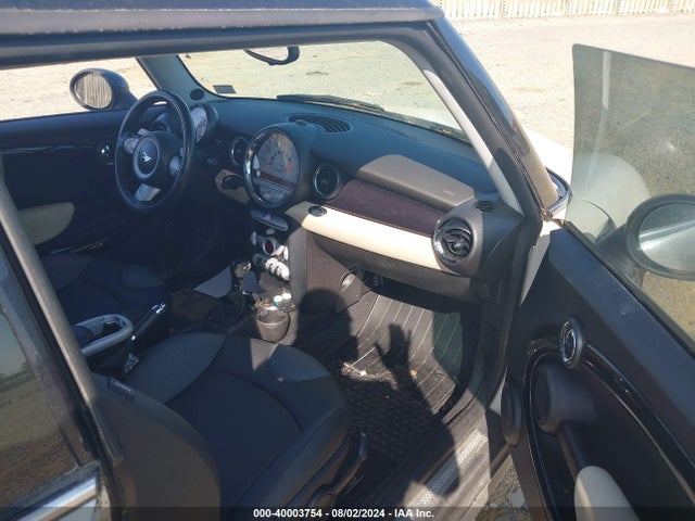 2008 MINI COOPER S WMWMF73588TV37268 Photo 4