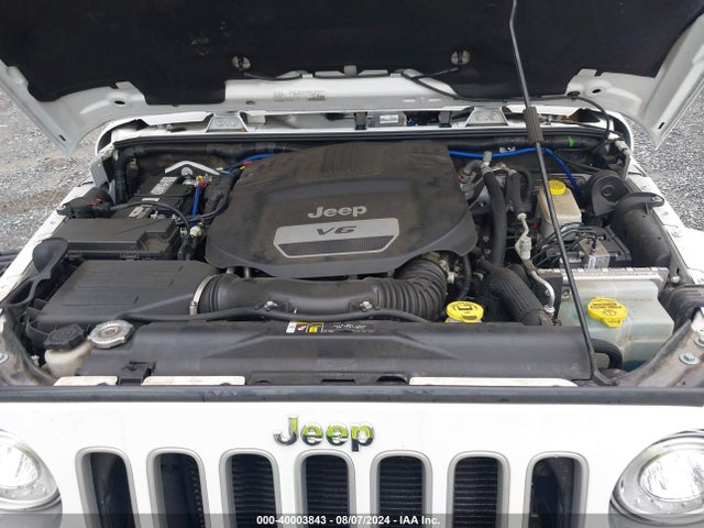 1C4HJWEG4HL582672 Jeep Wrangler Unlimited Sahara 4x4