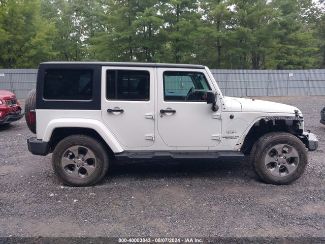 1C4HJWEG4HL582672 Jeep Wrangler Unlimited Sahara 4x4