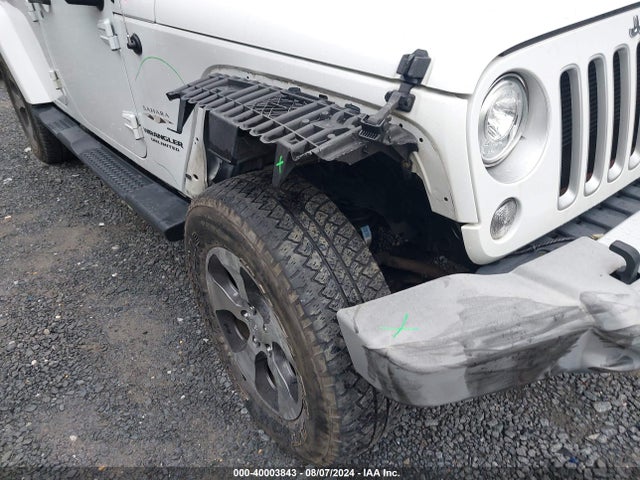 1C4HJWEG4HL582672 Jeep Wrangler Unlimited Sahara 4x4