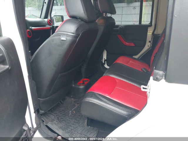 1C4HJWEG4HL582672 Jeep Wrangler Unlimited Sahara 4x4