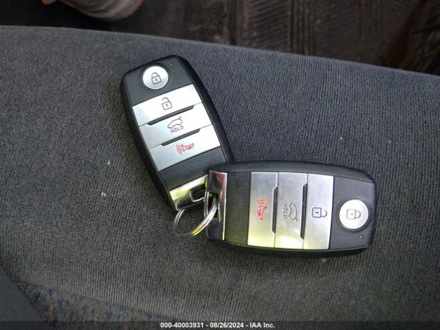 KNDCE3LC9H5051484 KIA Niro Touring