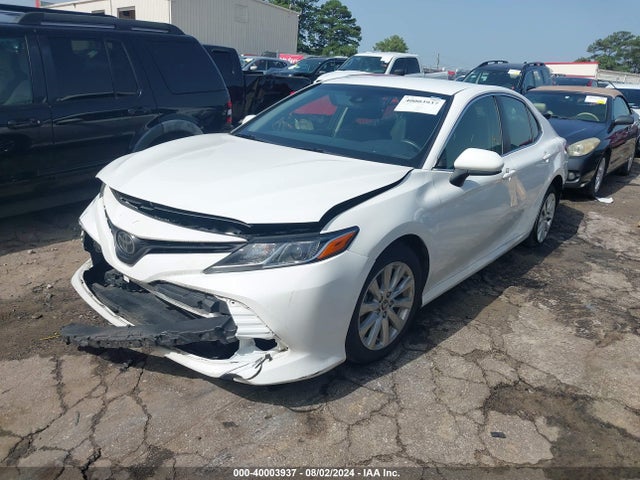 Toyota CAMRY LE 2018 JTNB11HK8J3037567 Image 2