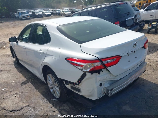 Toyota CAMRY LE 2018 JTNB11HK8J3037567 Image 3