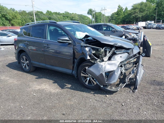 2018 2T3RFREV2JW801038 main image