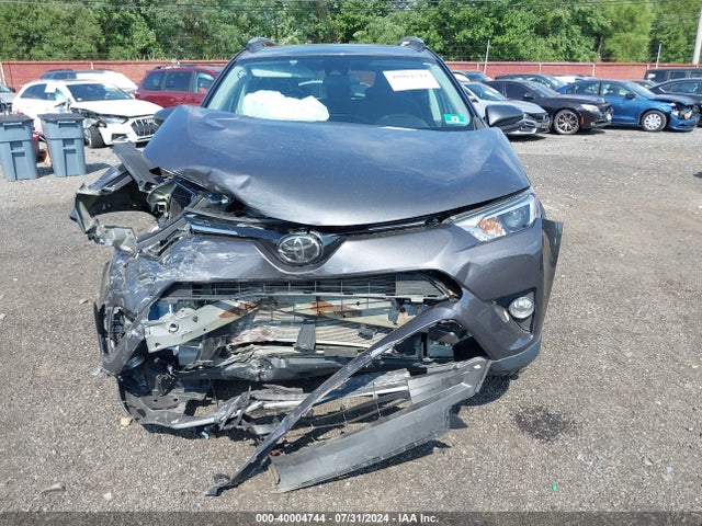 Toyota Rav4 Xle 2018 2T3RFREV2JW801038 Image 12