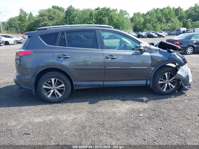 Toyota Rav4 Xle 2018 2T3RFREV2JW801038 Image 13