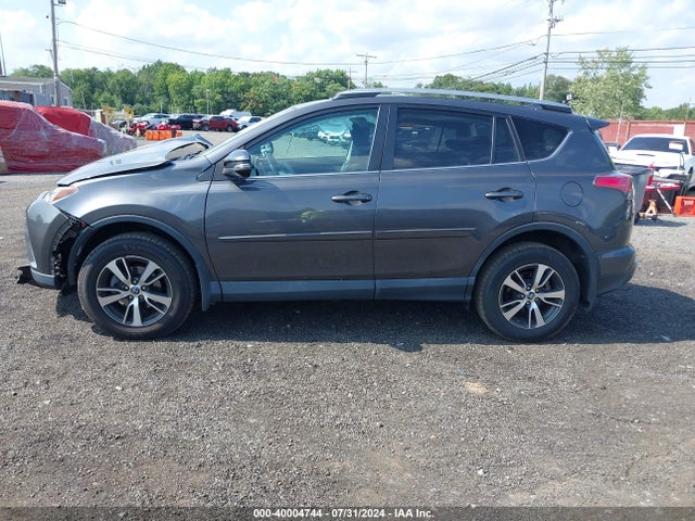 Toyota Rav4 Xle 2018 2T3RFREV2JW801038 Image 14