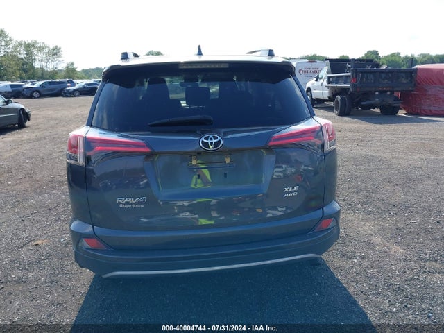 Toyota Rav4 Xle 2018 2T3RFREV2JW801038 Image 16