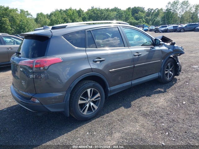 Toyota Rav4 Xle 2018 2T3RFREV2JW801038 Image 4