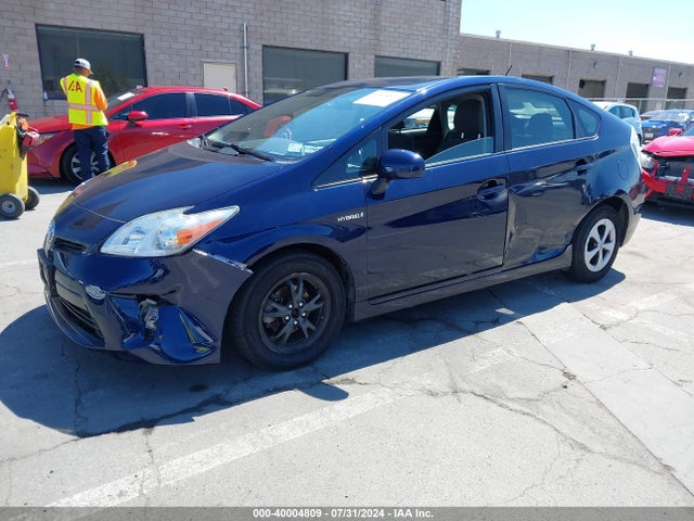 Toyota Prius Three 2015 JTDKN3DU7F0426947 Image 2