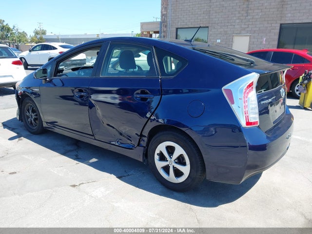 Toyota Prius Three 2015 JTDKN3DU7F0426947 Image 3