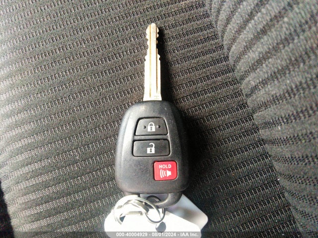 Toyota RAV4 LE 2016 JTMBFREV3GD191318 Image 11