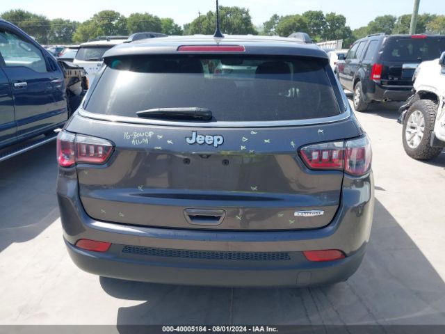 3C4NJCBB8MT592128 Jeep Compass Latitude Fwd