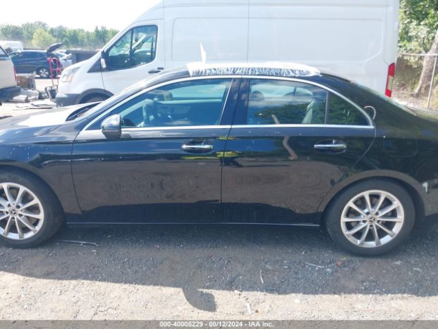 WDD3G4FB6KW002978 Mercedes-Benz A 220 4matic