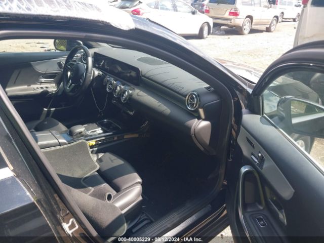 WDD3G4FB6KW002978 Mercedes-Benz A 220 4matic