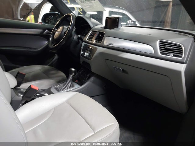 WA1JCCFS6JR010383 Audi Q3 2.0t Premium/2.0t Sport Premium
