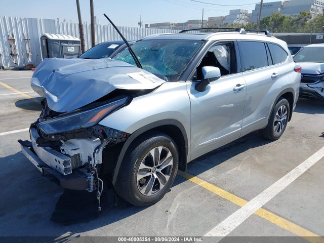 Toyota Highlander Xle 2022 5TDHZRAH1NS137499 Image 2