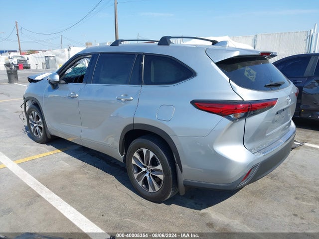 Toyota Highlander Xle 2022 5TDHZRAH1NS137499 Image 3