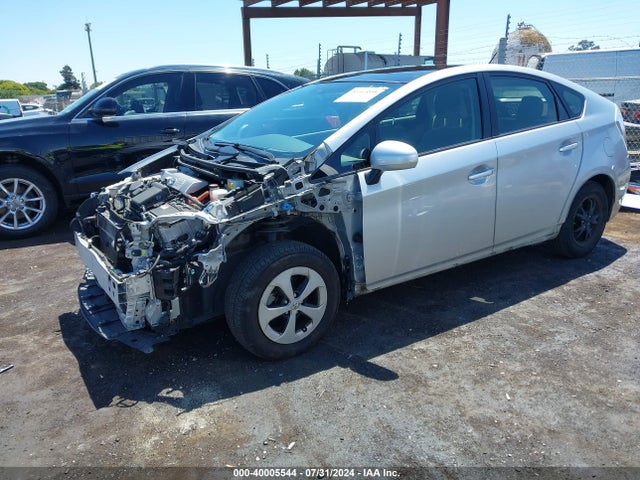 Toyota Prius Three 2014 JTDKN3DU2E1827881 Image 2