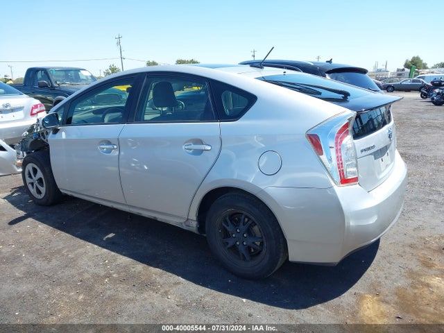 Toyota Prius Three 2014 JTDKN3DU2E1827881 Image 3