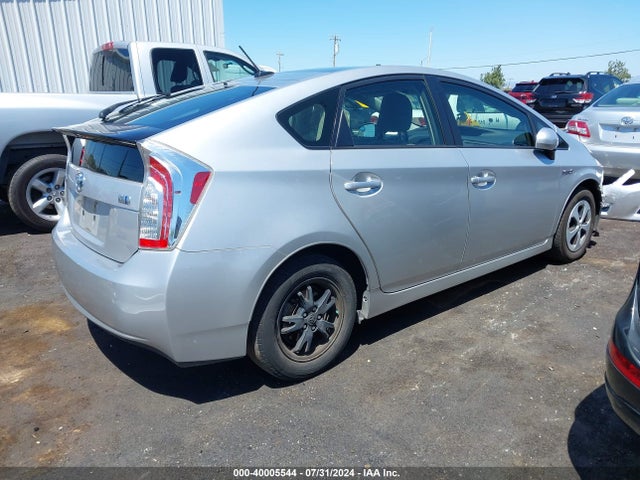Toyota Prius Three 2014 JTDKN3DU2E1827881 Image 4