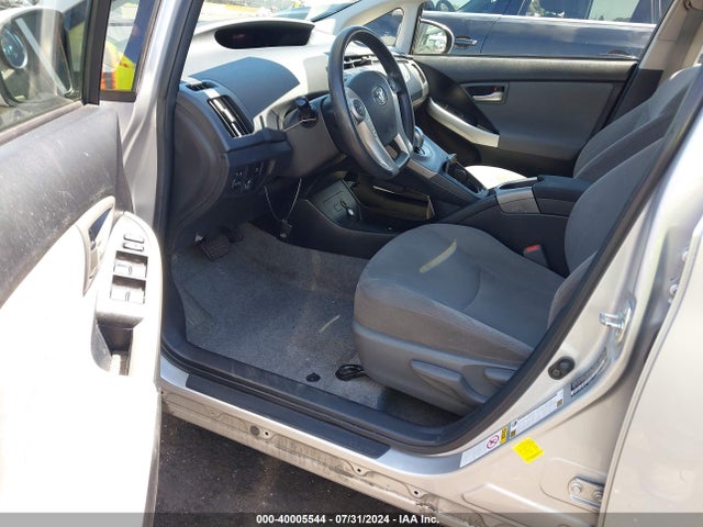 Toyota Prius Three 2014 JTDKN3DU2E1827881 Image 5