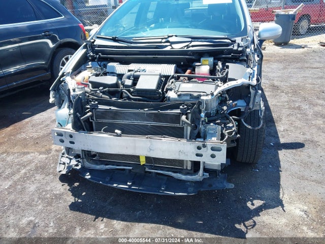 Toyota Prius Three 2014 JTDKN3DU2E1827881 Image 6