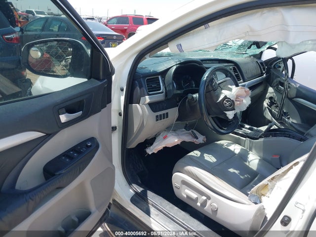 Toyota Highlander Xle V6 2016 5TDKKRFH2GS140627 Image 5