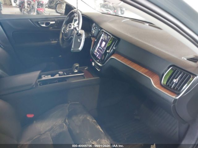 7JRL12TZ3NG153973 Volvo S60 B5 Momentum