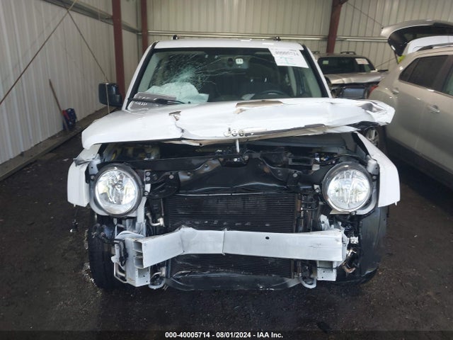 1C4NJPFB7GD590172 Jeep Patriot Latitude