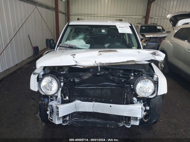 1C4NJPFB7GD590172 Jeep Patriot Latitude