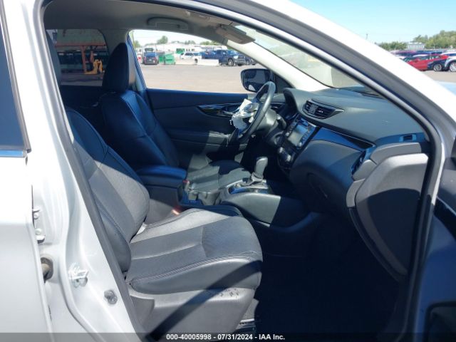 JN1BJ1CR5HW136173 Nissan Rogue Sport Sl