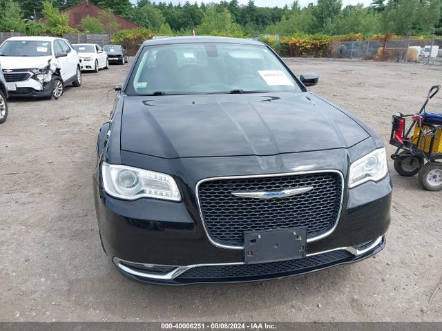 2C3CCARG1JH231579 Chrysler 300 Touring L Awd