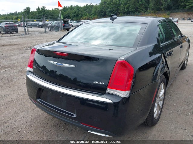 2C3CCARG1JH231579 Chrysler 300 Touring L Awd
