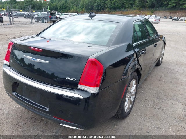 2C3CCARG1JH231579 Chrysler 300 Touring L Awd