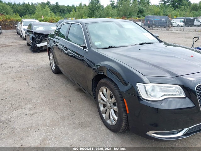 2C3CCARG1JH231579 Chrysler 300 Touring L Awd