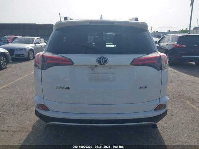Toyota Rav4 Xle 2018 JTMWFREV4JJ735061 Image 16