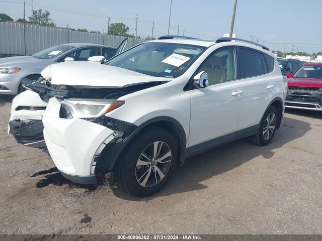 Toyota Rav4 Xle 2018 JTMWFREV4JJ735061 Image 2