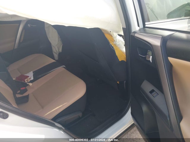 Toyota Rav4 Xle 2018 JTMWFREV4JJ735061 Image 8