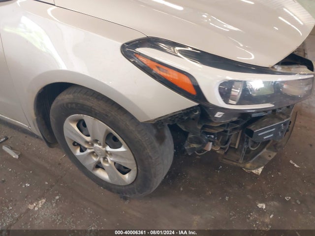 KIA FORTE LX 2018 3KPFK4A76JE228679 Image 16