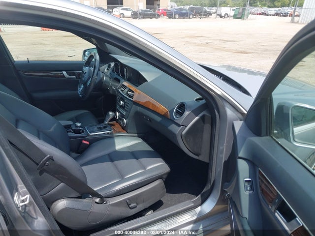 WDDGF8AB3EA960139 Mercedes-Benz C 300 Luxury 4matic/sport 4matic
