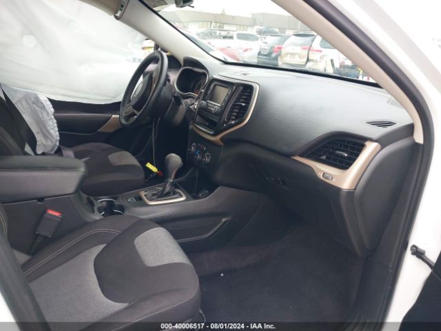 1C4PJLAS6HW592381 Jeep Cherokee Altitude Fwd