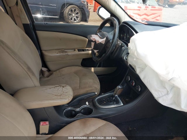 1C3CCBAB3EN141546 Chrysler 200 LX