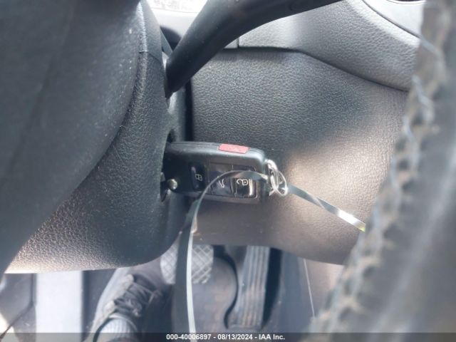 WVGAV7AX9FW563141 Volkswagen TIGUAN S