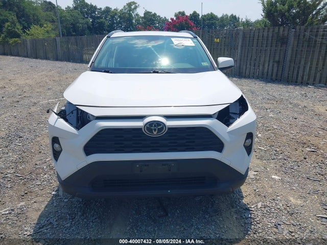 Toyota Rav4 Xle 2019 JTMP1RFVXKD013577 Image 13