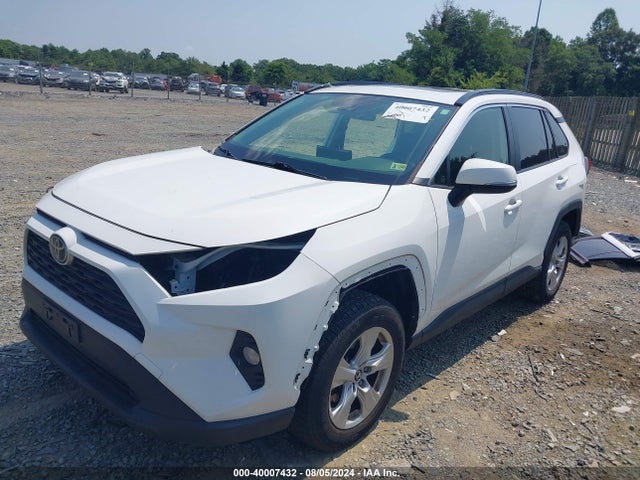 Toyota Rav4 Xle 2019 JTMP1RFVXKD013577 Image 2