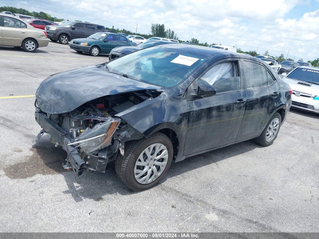 Toyota COROLLA LE 2018 5YFBURHE6JP848201 Image 2