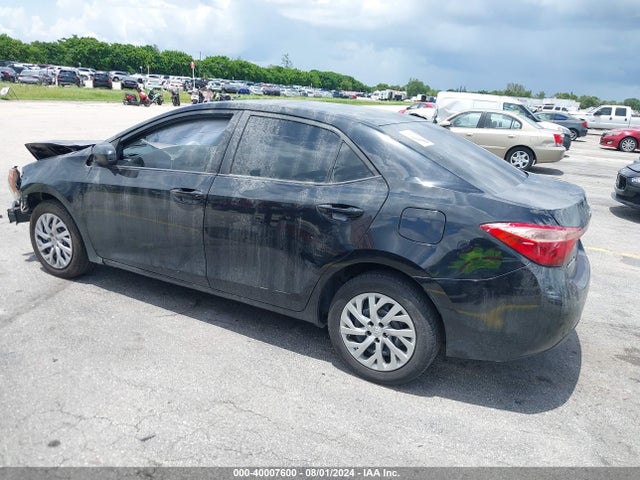 Toyota COROLLA LE 2018 5YFBURHE6JP848201 Image 3