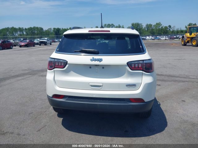 3C4NJCBB7JT468458 Jeep Compass Sun And Wheel Fwd